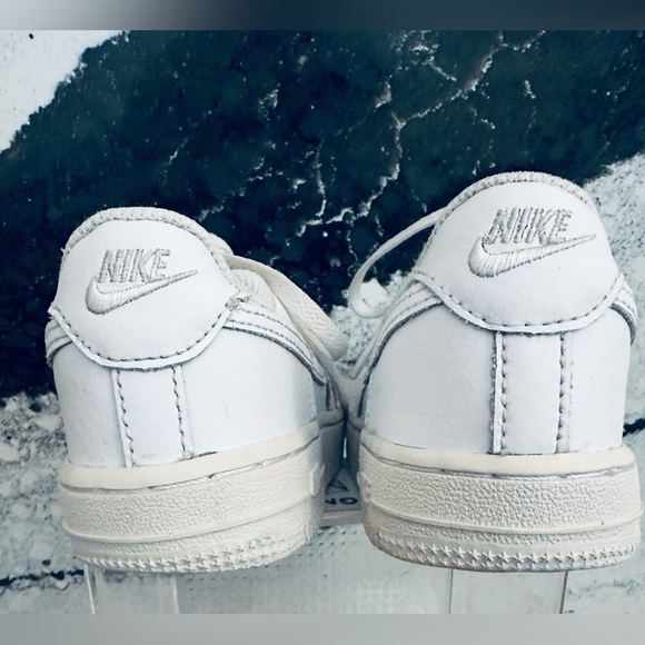 Nike Air Force I Kids| Size 11C - Picture 3 of 7